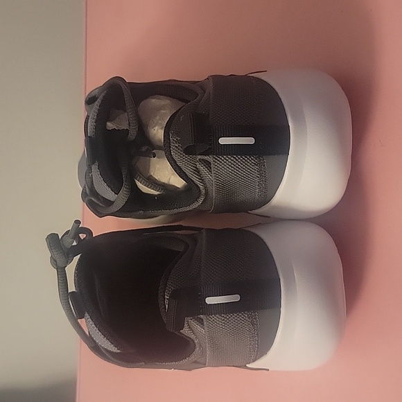 Nike shoes, Never worn - Picture 3 of 5